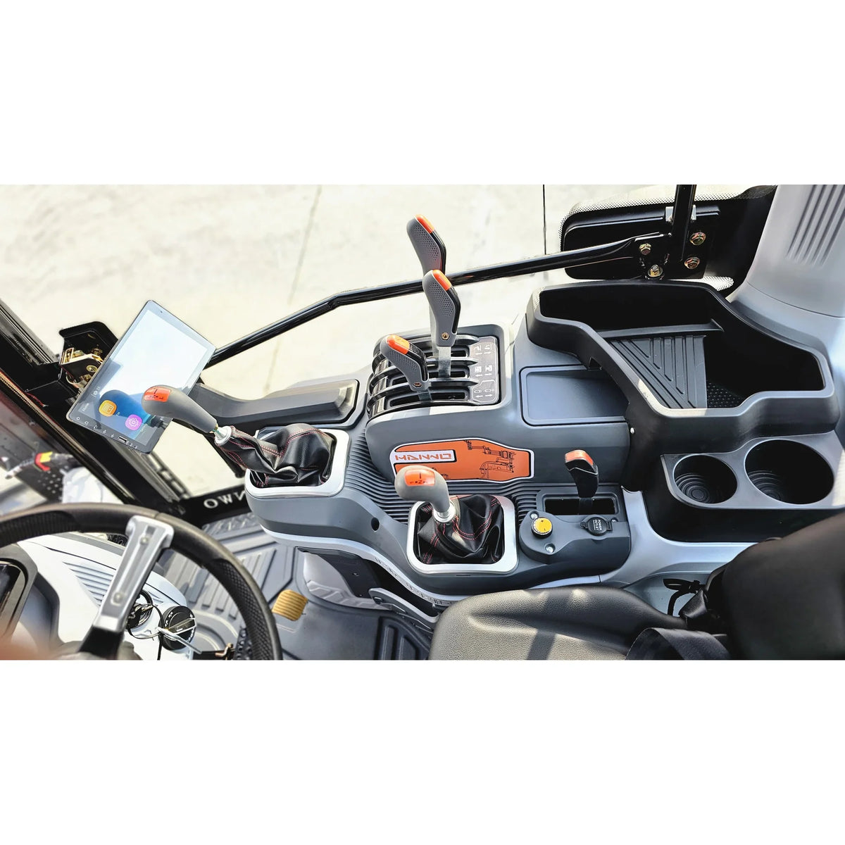 Petit tracteur « HANWO 504-B » - 50 ch diesel, transmission intégrale, cabine climatisée